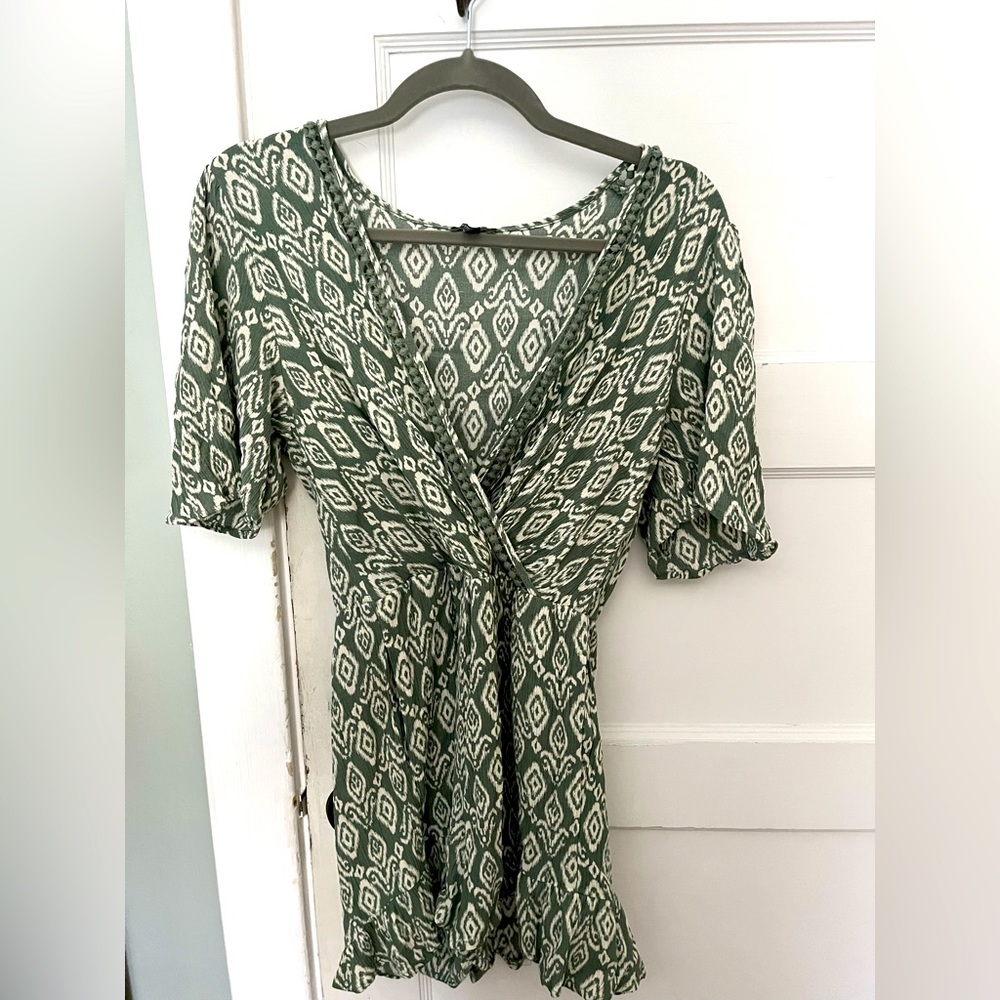 Patterned romper 🌱
